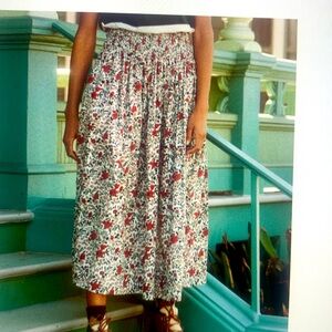 The Great Viola creme mesa floral size 1 like new